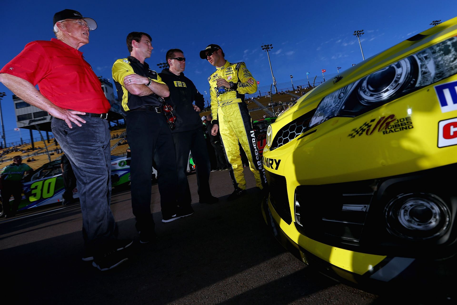 Matt Kenseth (R) with crew members and team owner Joe Gibbs (L) during the 2013 Advocare 500 at Phoenix. Source: Getty